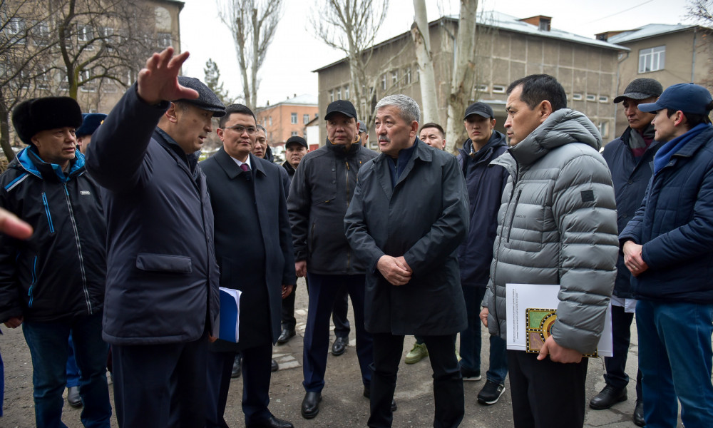  Адылбек Касымалиев өрттөн жабыркаган ооруканага барды