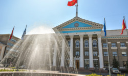 Бишкек мэринин камакка алынган эки орун басарынын кызмат ордулары жоюлду