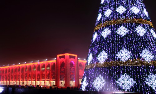 На площади Ала-Тоо временно запрещена парковка