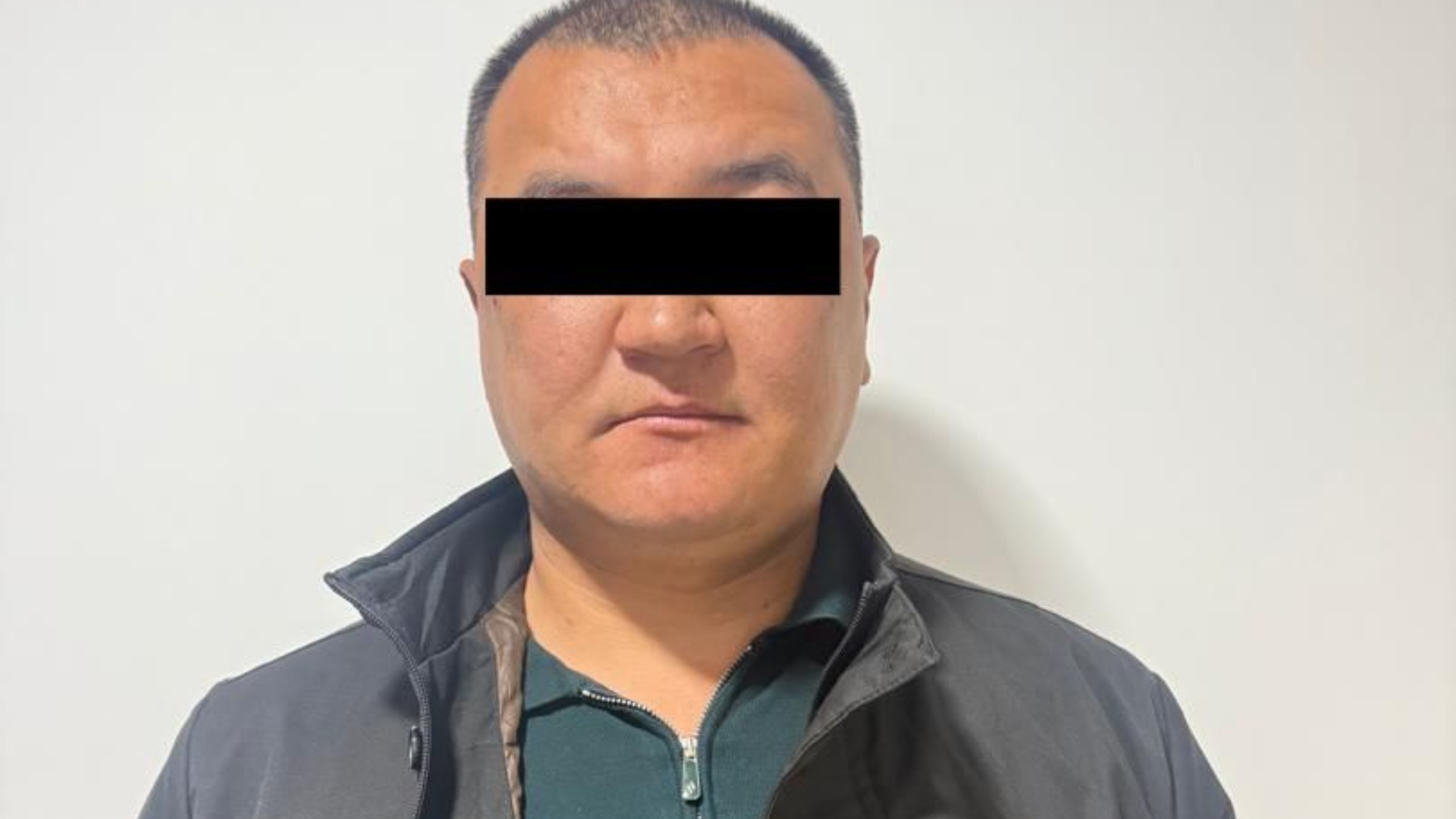 Сот эмес – соода: 10 миң доллар пара сураган судья кармалды