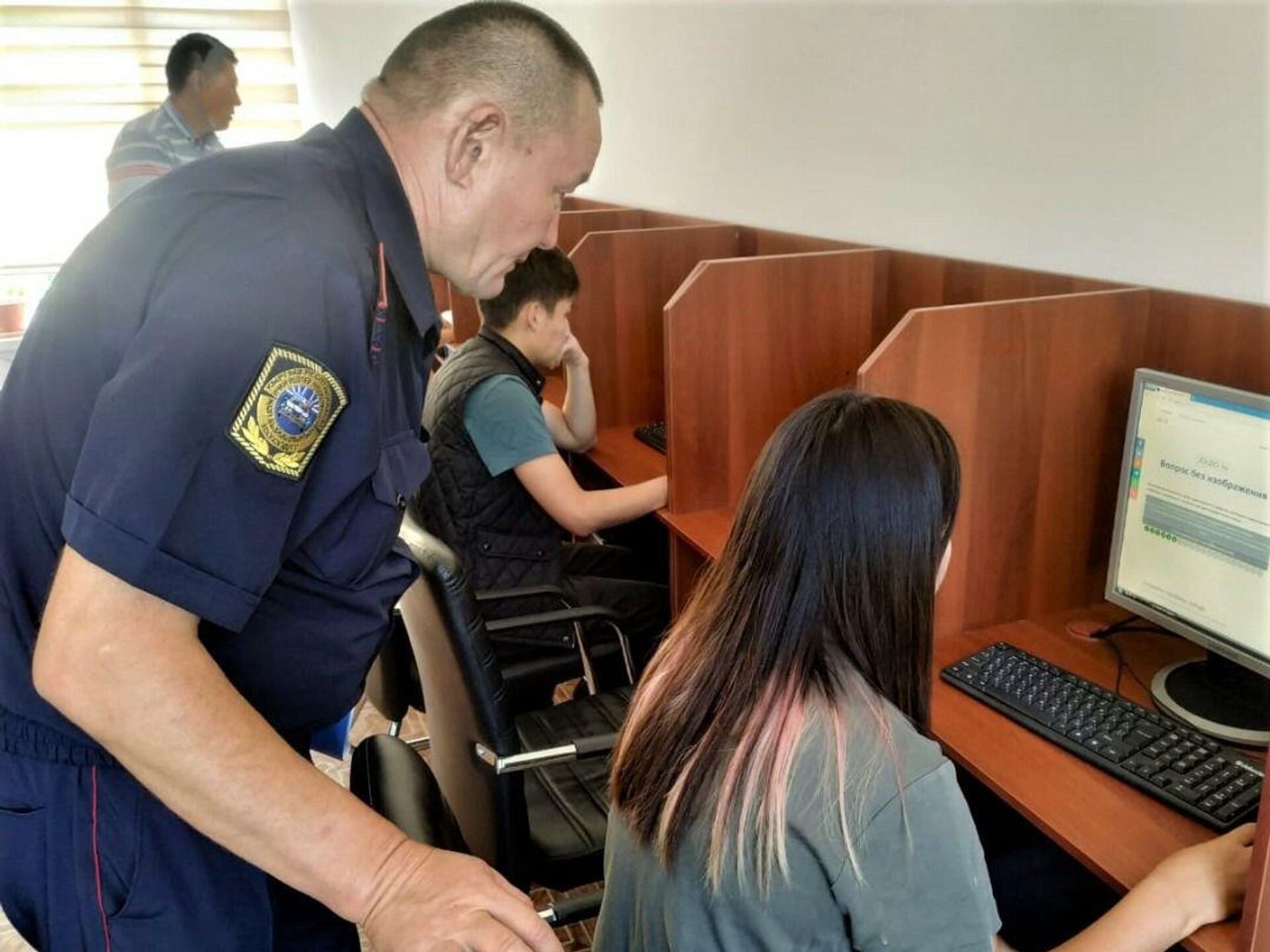 Кыргызстанда айдоочулук окуу 14 айга узартылат