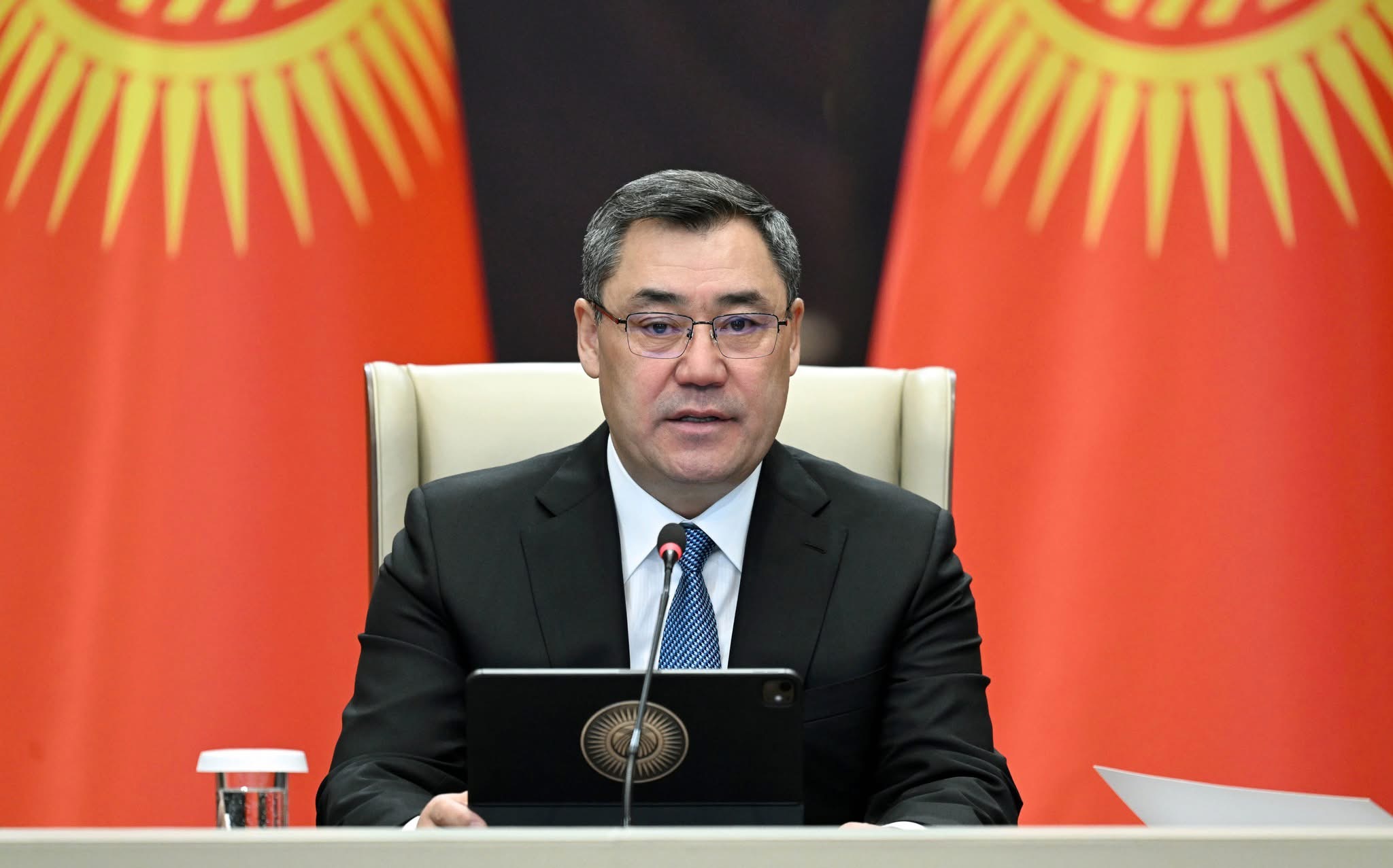 Садыр Жапаров элди түйшөлтүп жаткан үч маселеге кайрылды