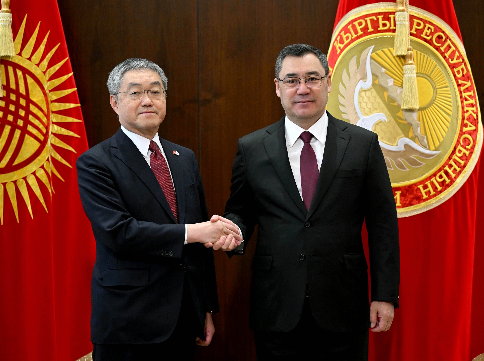 Садыр Жапаров Япониянын Кыргызстандагы элчисин дипломатиялык миссиясынын аякташына байланыштуу кабыл алды