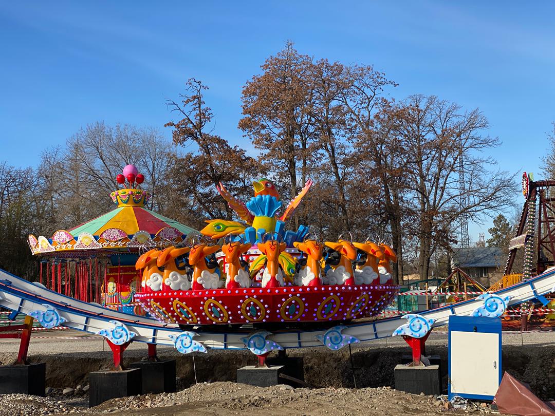 Садыр Жапаров Талас шаарындагы оюн аянтчасынын курулушу менен таанышты