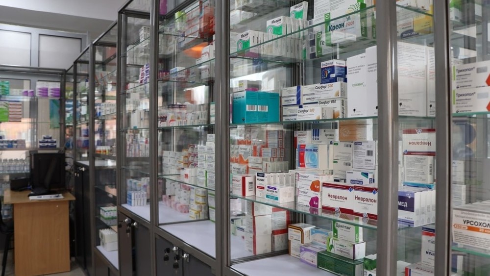 Кыргызфармация: Мамлекеттик ооруканалар үчүн дары-дармектин баасы 5 эсе арзан