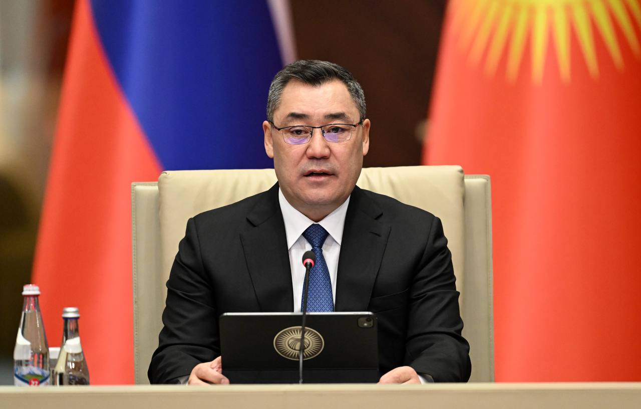 Садыр Жапаров Владимир Путин менен болгон сүйлөшүүлөрдүн жыйынтыгы боюнча ЖМКлар үчүн билдирүү жасады