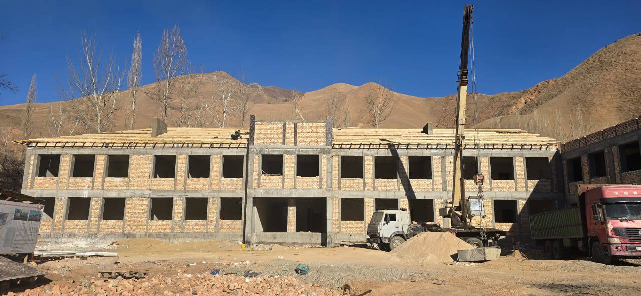 Ош: Кең-Жылга айылында 275 орундуу жаңы мектеп курулууда