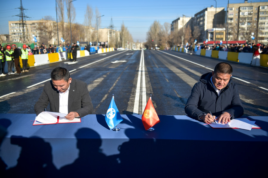 Жаңы көпүрө куруу боюнча келишимге кол коюлду