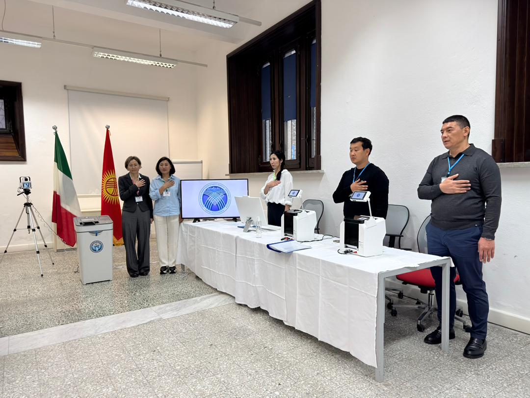 Чет өлкөлөрдө биринчи болуп ачылган шайлоо тилкеси жумушун аяктады