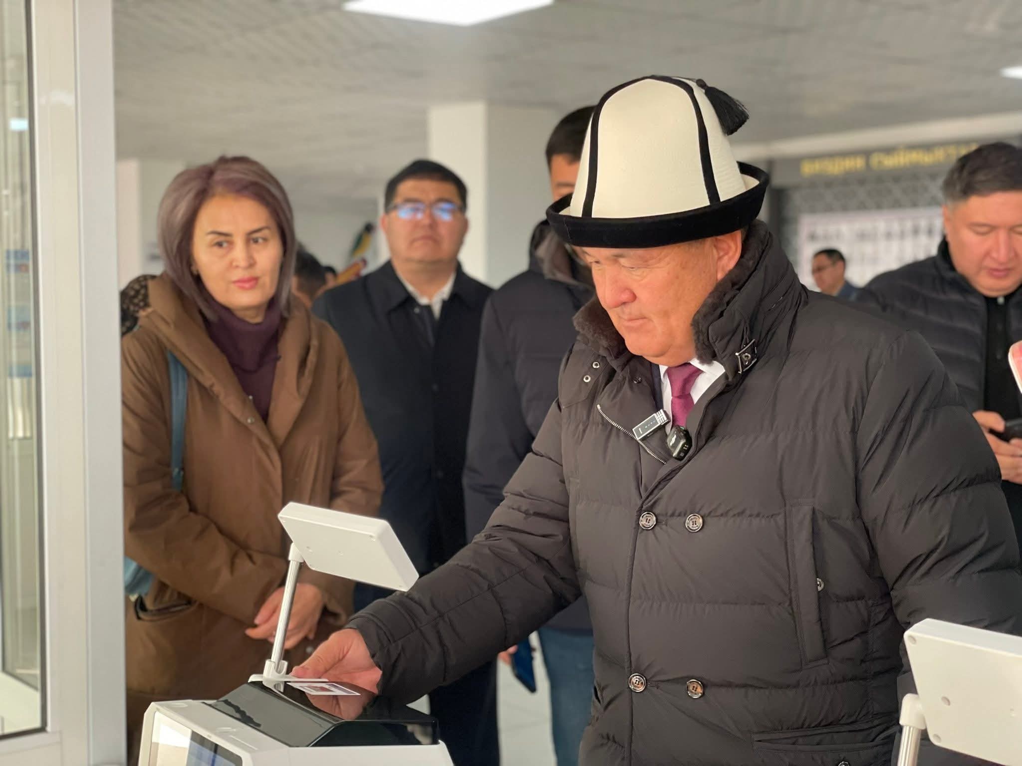 Ош шаарынын мэри Жеңишбек Токторбаев добуш берди