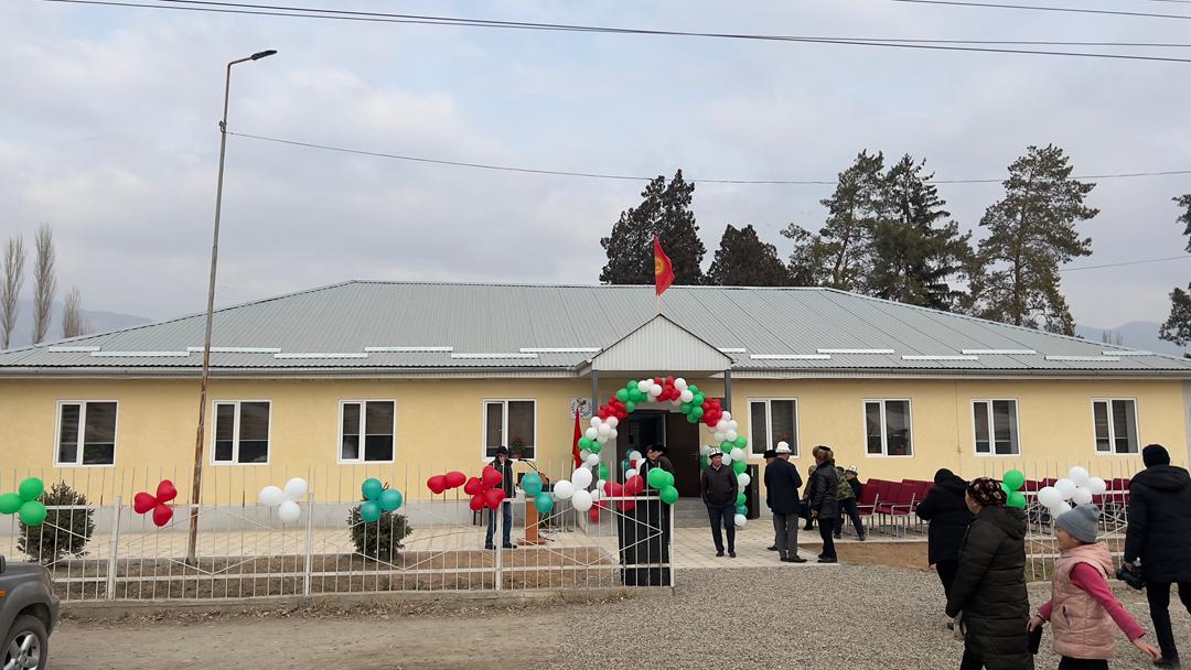 Таласта үй бүлөлүк дарыгерлер тобунун жаңы имараты ачылды