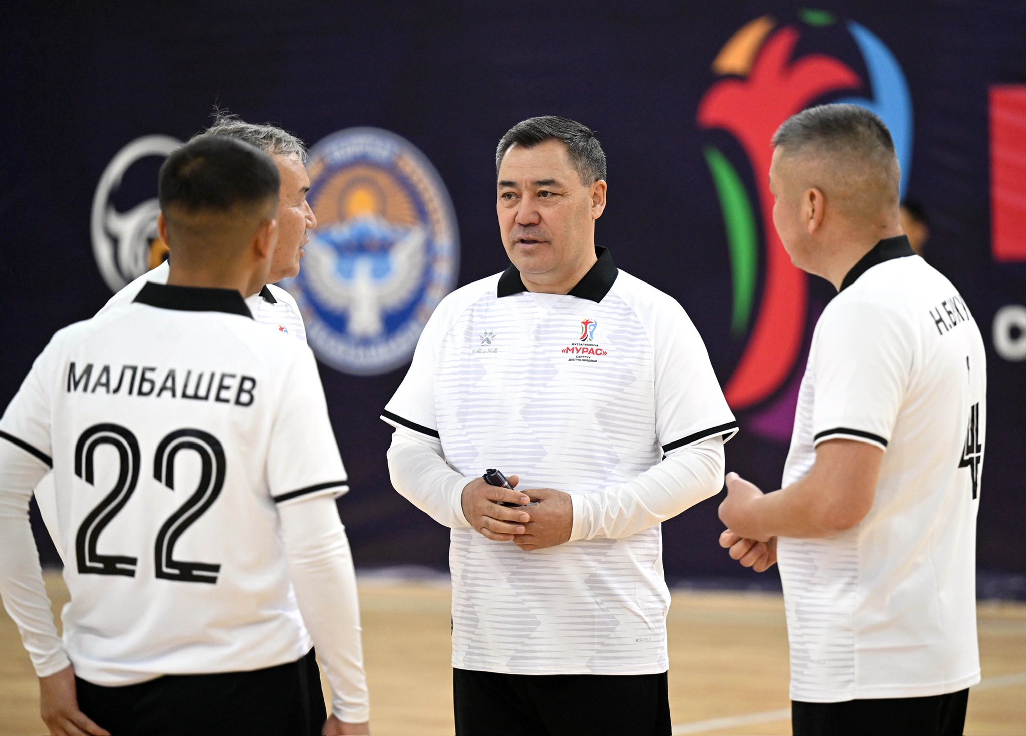 Президент Садыр Жапаровдун катышуусундагы "Мурас" футболдук турниринин биринчи күнү аяктады 