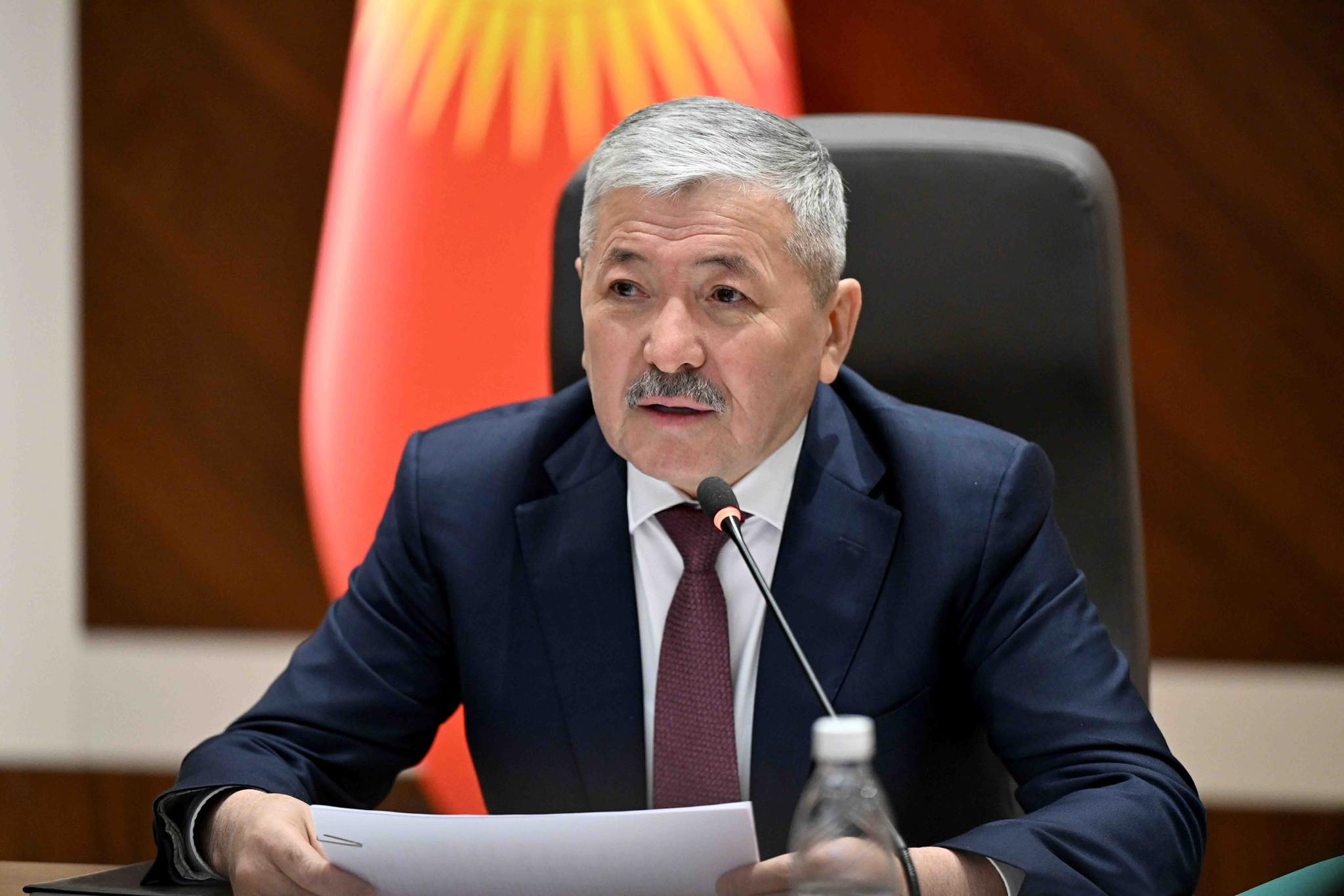 Жаңы жылдык чектөө: Жетекчилерге тыюу, балдарга кубаныч