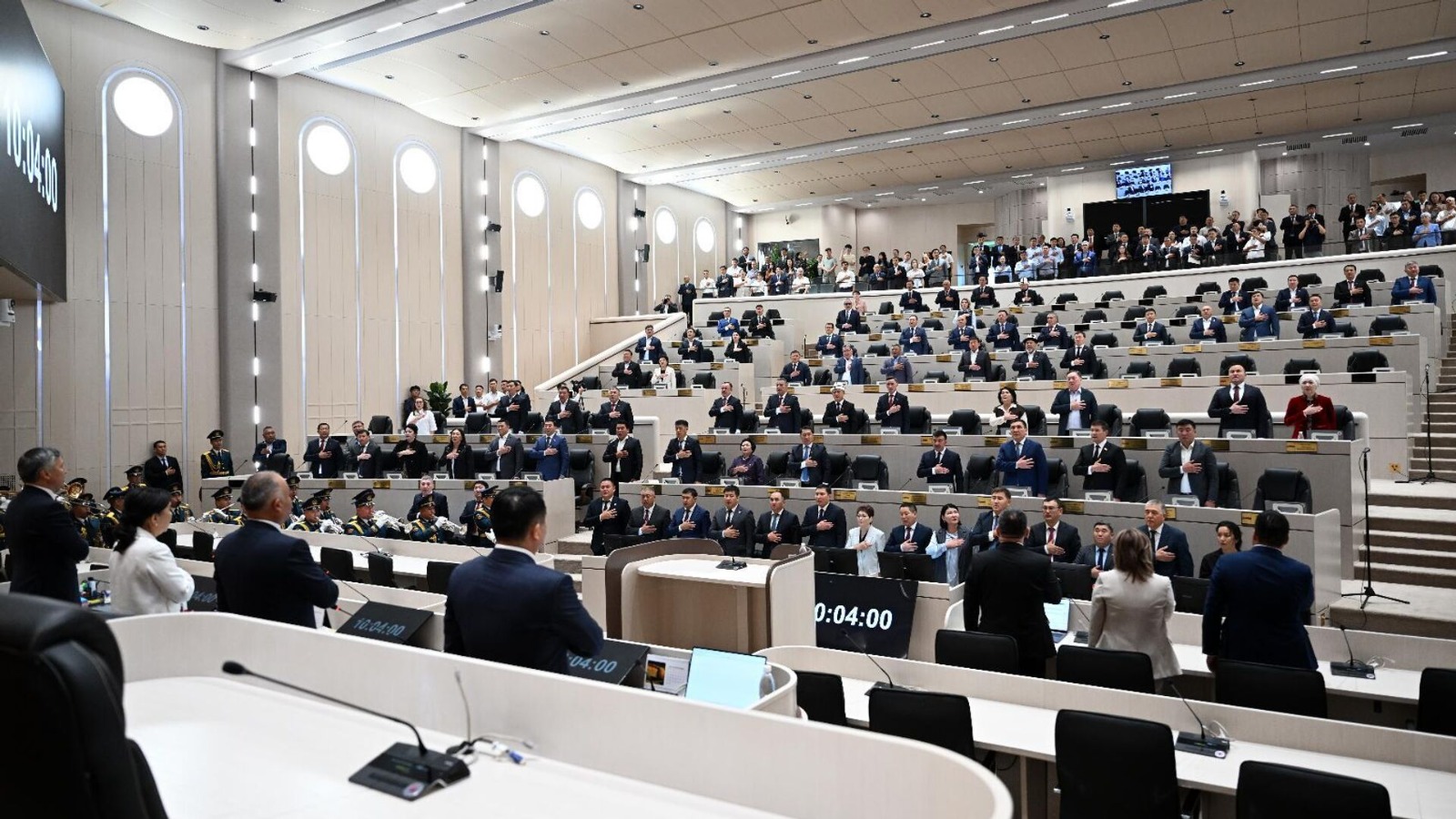 Бүгүн 87 депутат ант берип, ишин баштайт