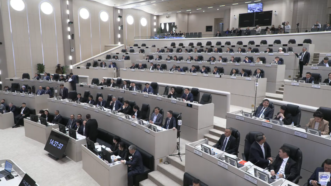 Жогорку Кеңеште беш депутаттык топ түзүлдү