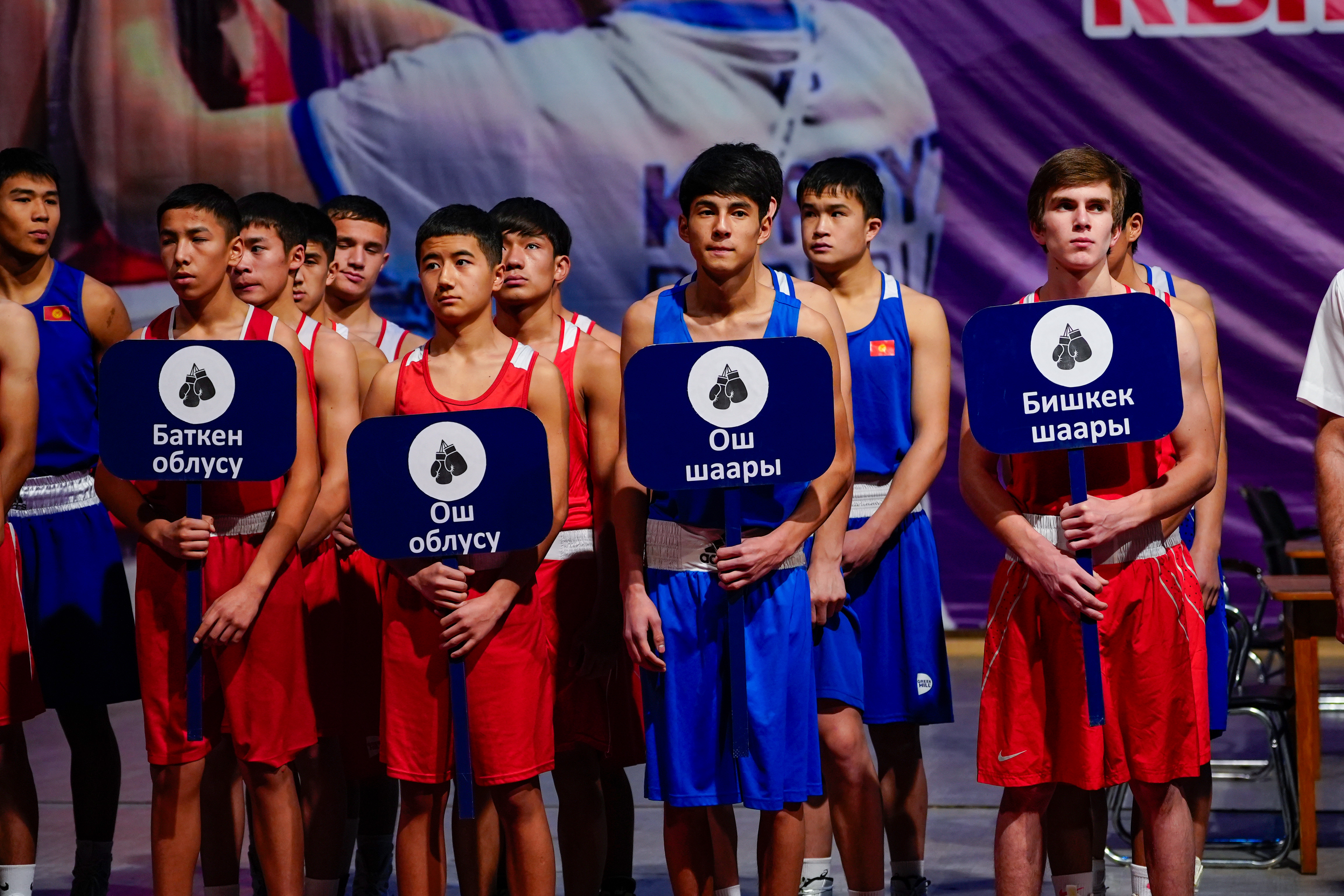 Бокс боюнча жаштар арасында Кыргызстандын биринчилиги башталды