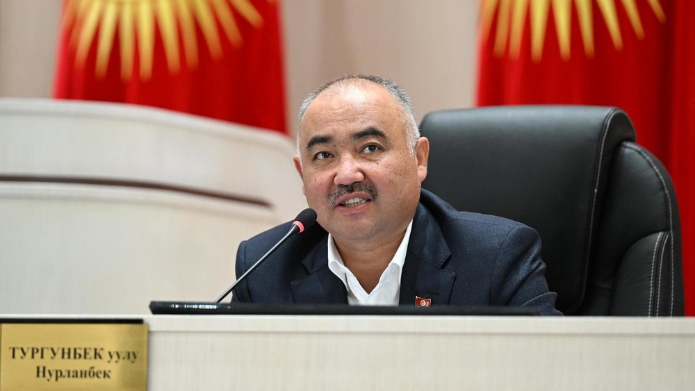 Жумушка барбаган депутаттардын айлыгы кыркылып, коомчулукка жарыяланат