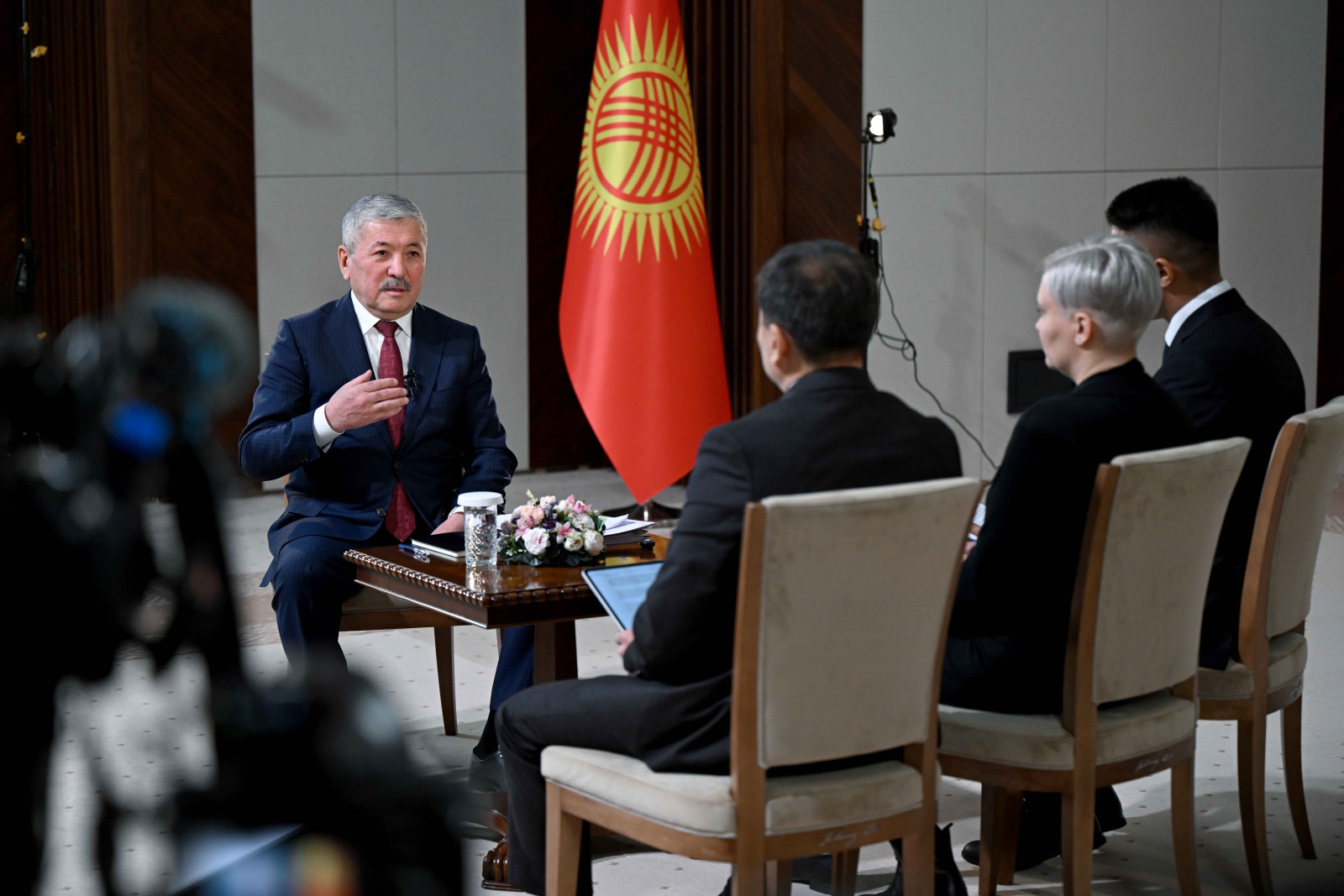 Адылбек Касымалиев өлкөнүн өнүгүүсү тууралуу маалымат берди