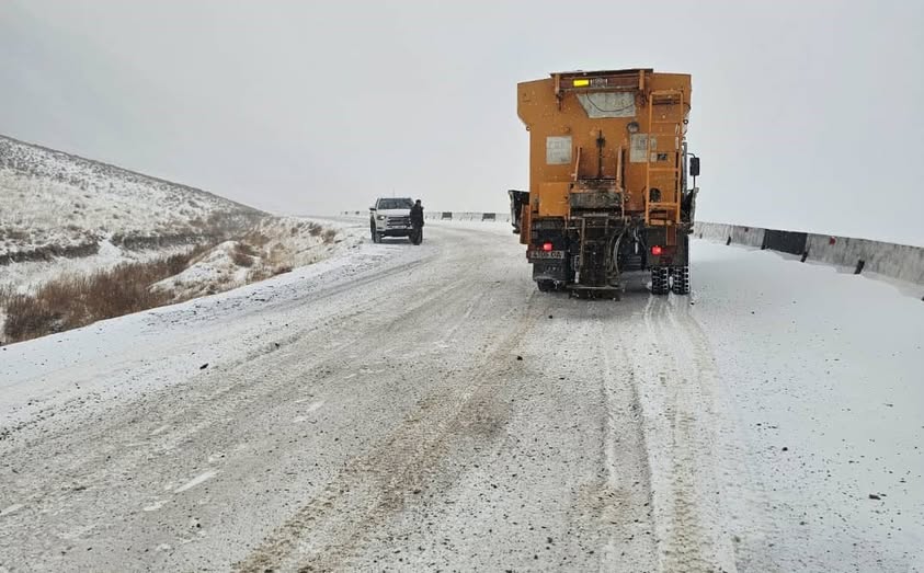 Өлкө ашууларында оор жүк ташуучу унааларга чектөө жок