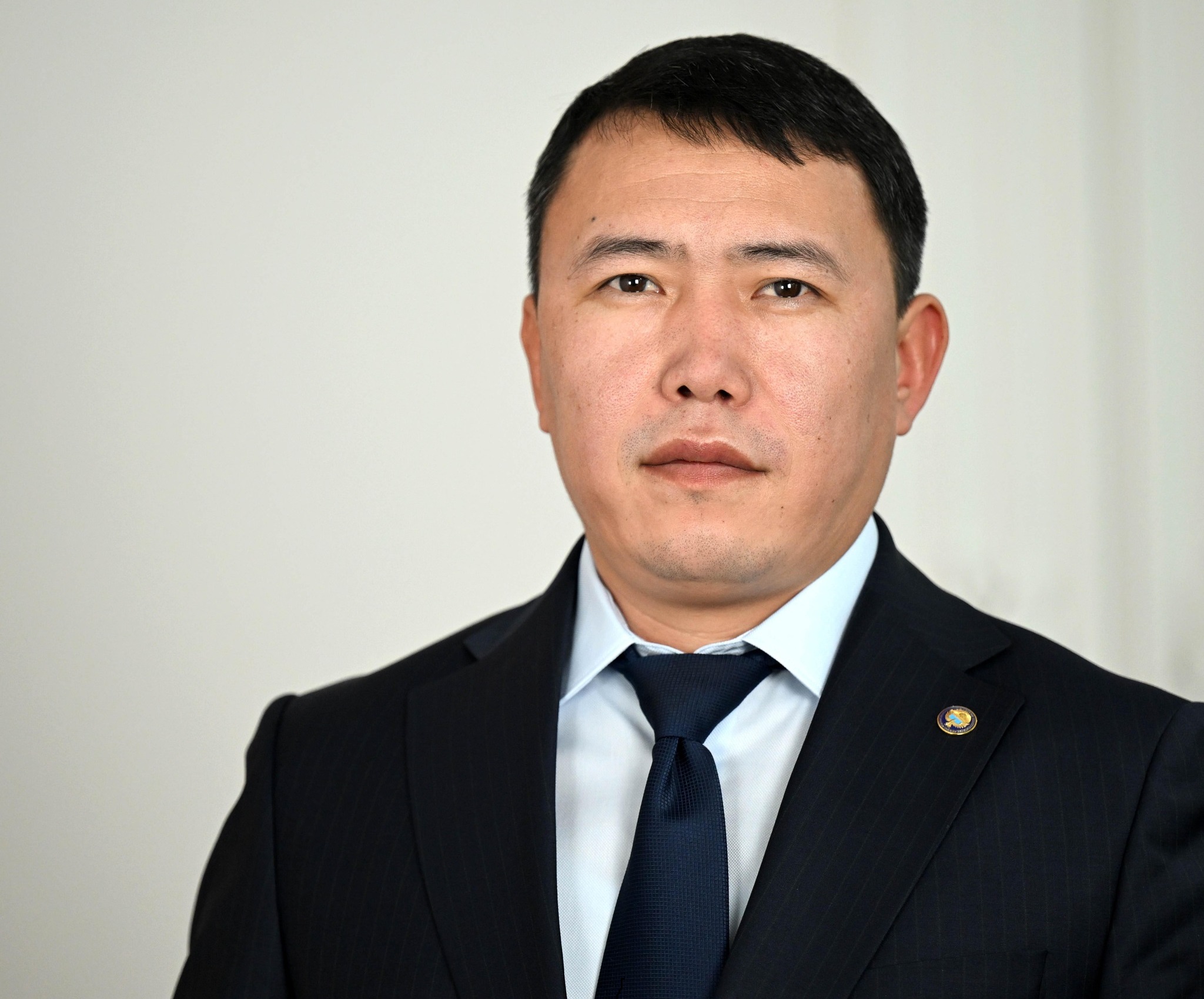 Президенттин тапшырмасы: Өлкө ичинде аба каттамдарга баалар төмөнкү чекте белгиленди