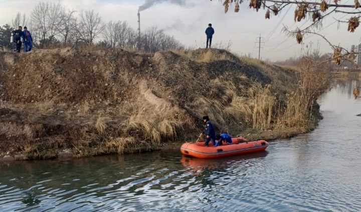 Бишкекте каналга түшүп кеткен жарандардын дагы бири табылды