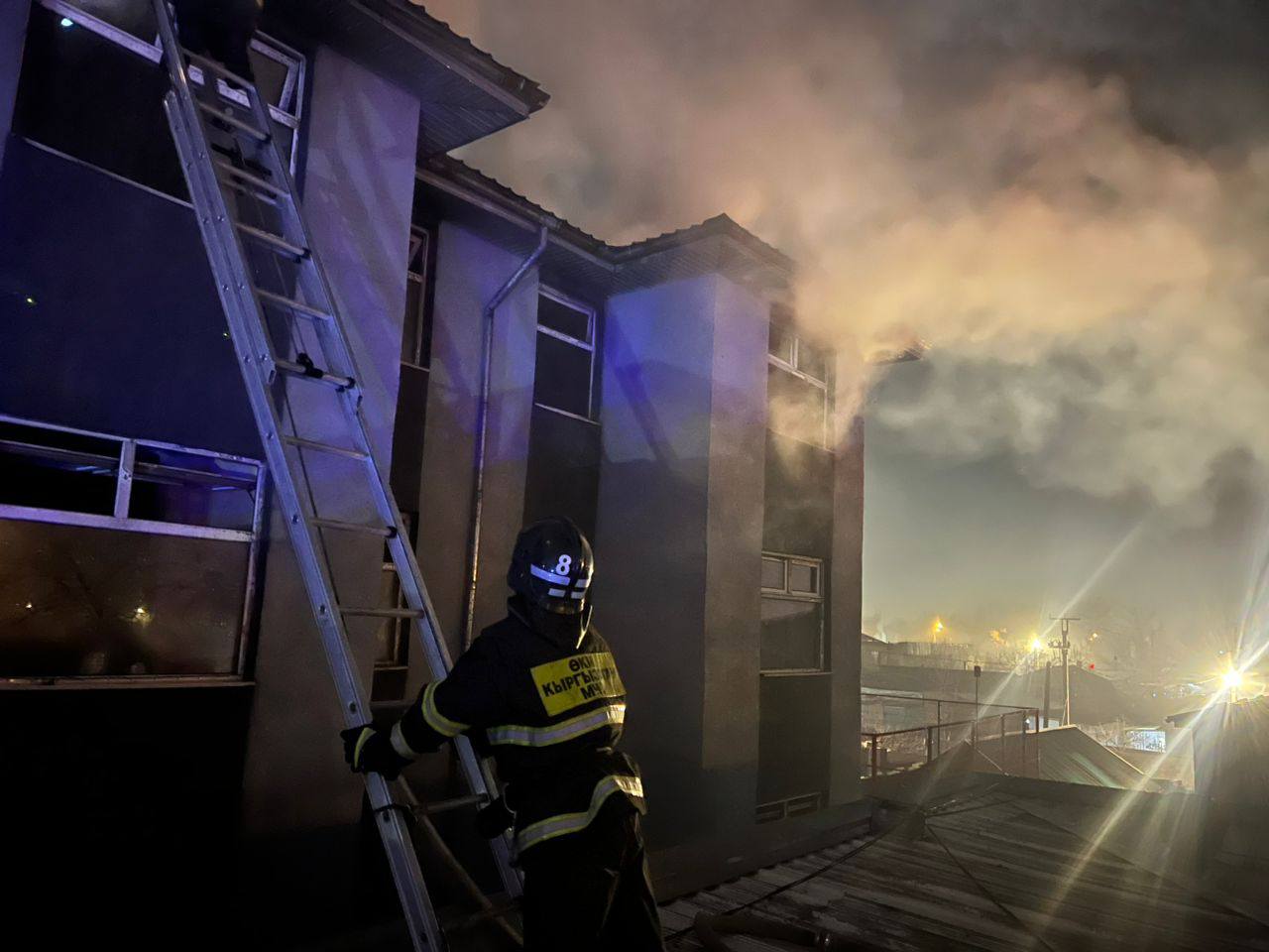 Бишкекте 5 бөлүм тартылган ири өрт толук өчүрүлдү 