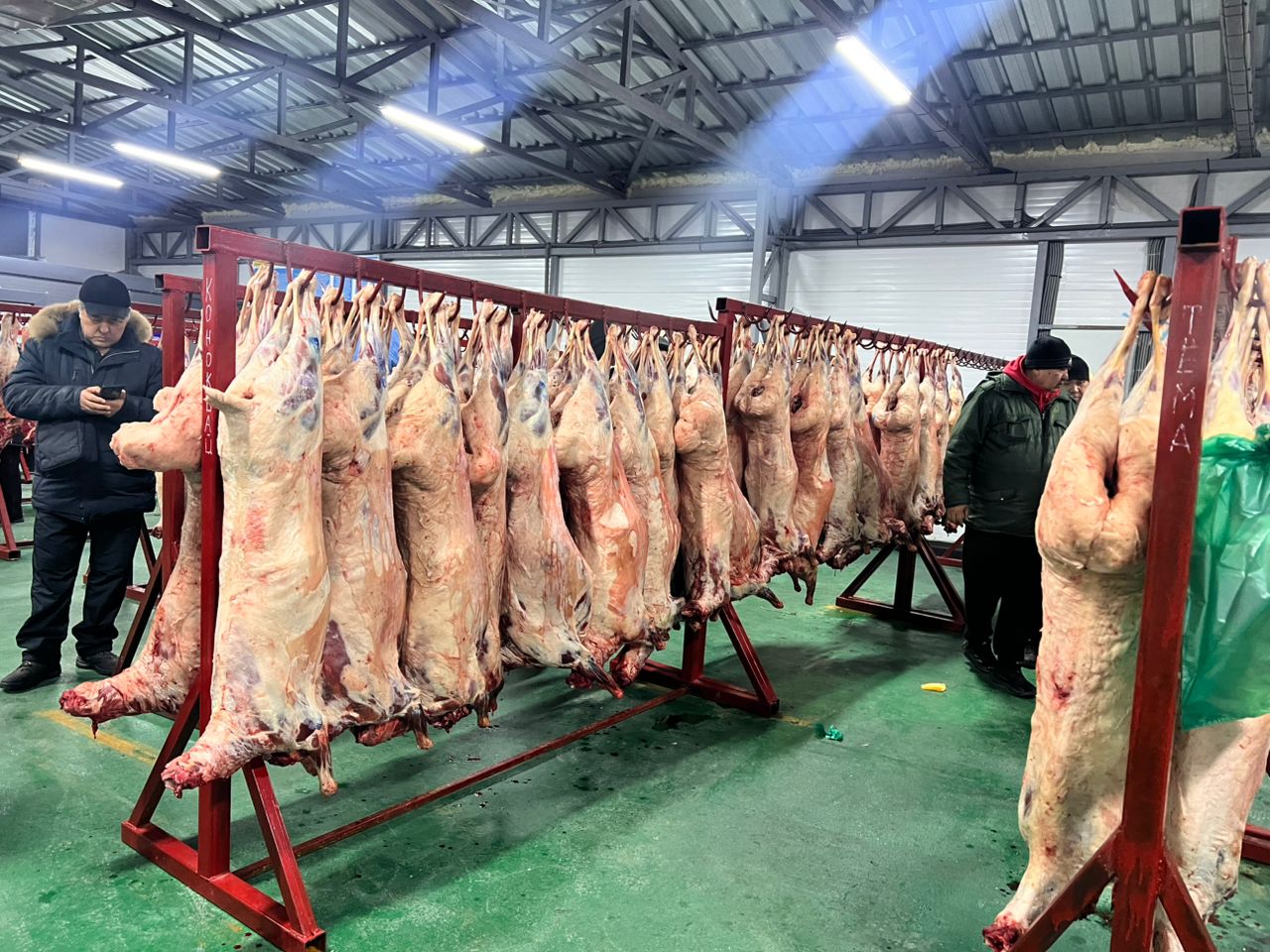 Ош базарындагы этти дүң сатуучу жай көчүрүлдү 