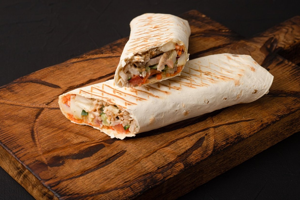 Фастфуддан уулануу: Тез татым жайына айып пул салынып, иши убактылуу токтотулду