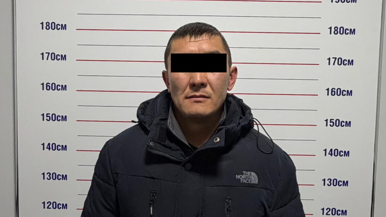 УКМК опузалап акча талап кылган майорду катарда тизилип турган жеринен кармап кетти