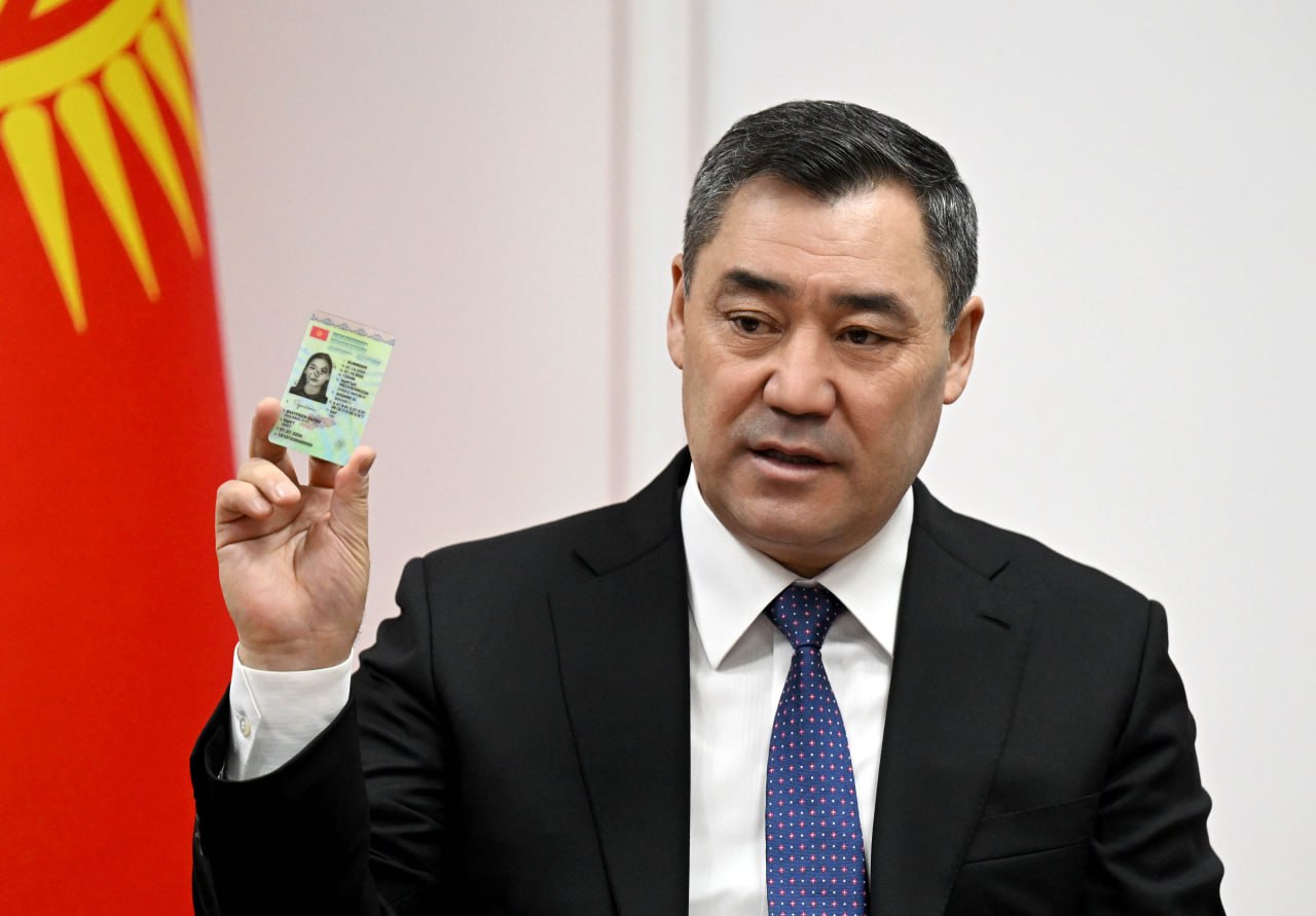 Президент Садыр Жапаров айдоочуларды даярдоо системасын өркүндөтүү боюнча чараларды кеңири түшүндүрүп берди