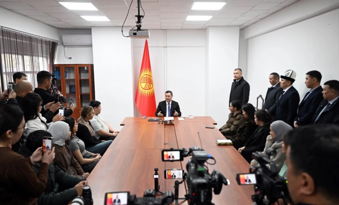 Президент Садыр Жапаров айдоочуларды даярдоо боюнча чараларды түшүндүрүп берди 