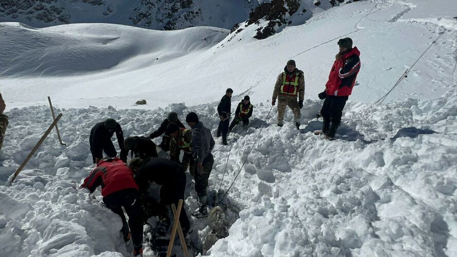 Ош: Кар көчкү алдында калган 37 жаштагы адамдын сөөгү табылды