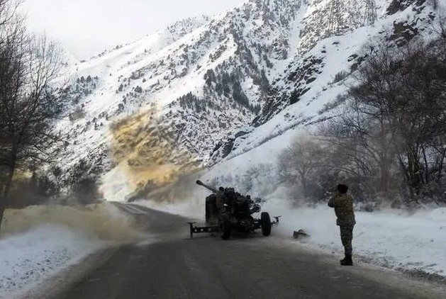 ӨКМ: Кар көчкүлөр атылып түшүрүлөт