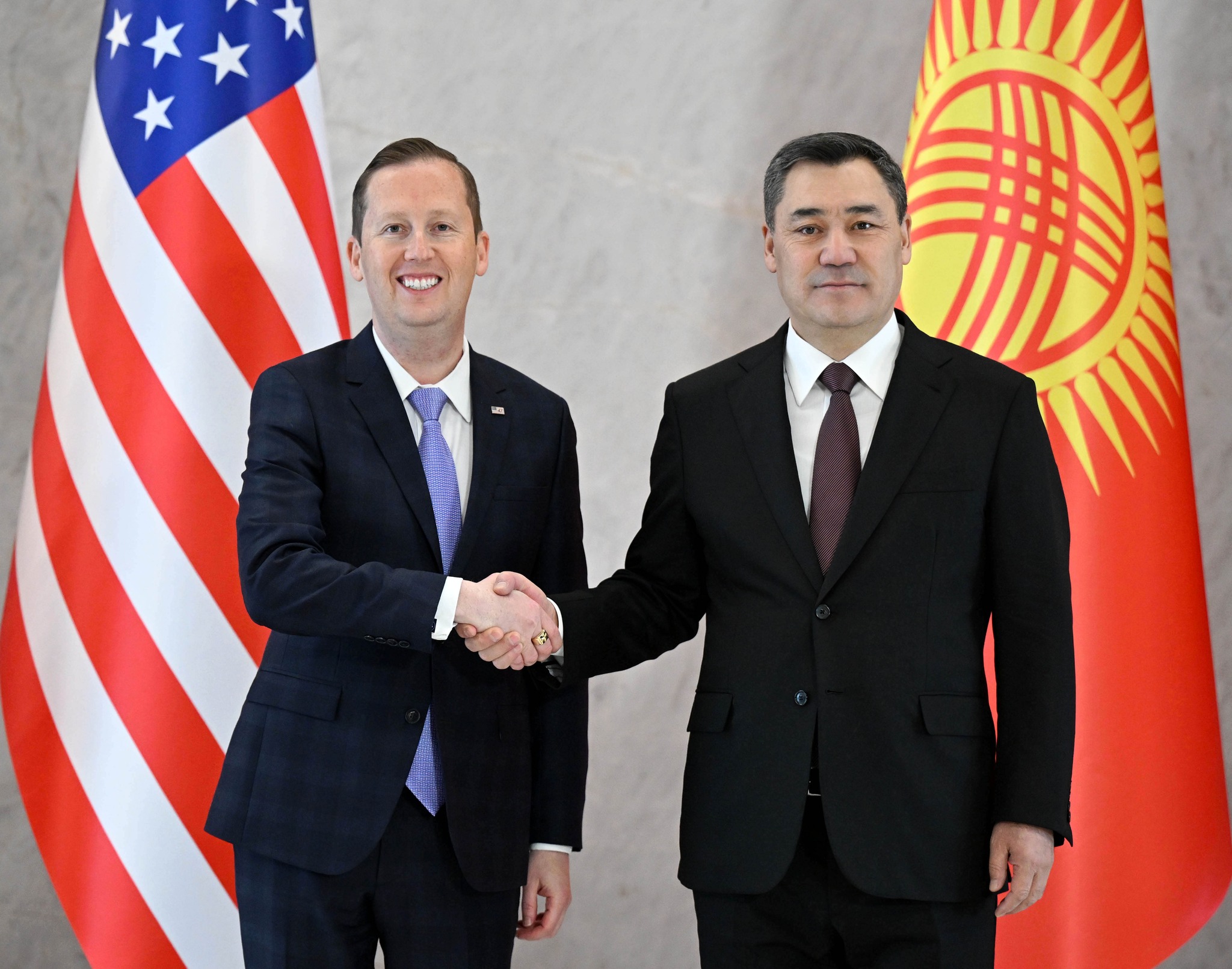 Садыр Жапаров АКШнын Түштүк жана Борбордук Азия иштери боюнча Атайын өкүлү, Элчи Серджио Горду кабыл алды 