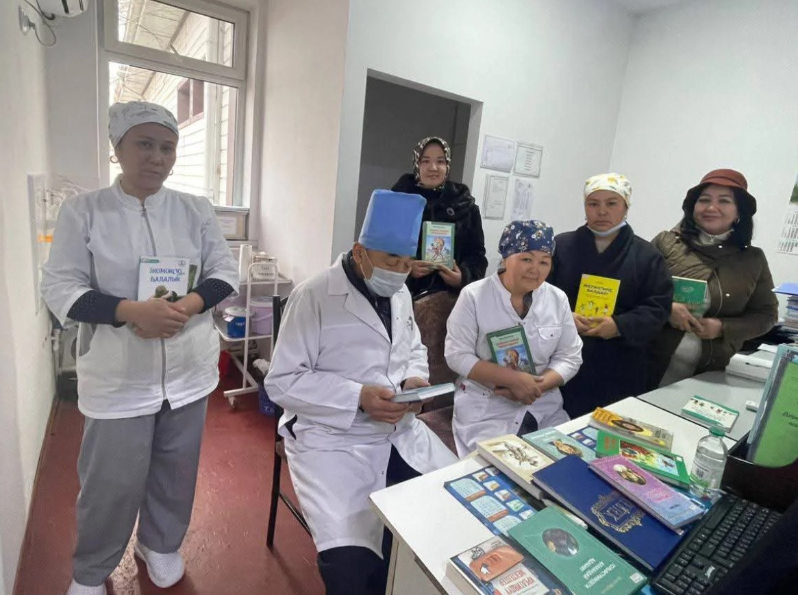 Жалал-Абад: Бейтаптар үчүн көчмө китепканалар уюштурулду