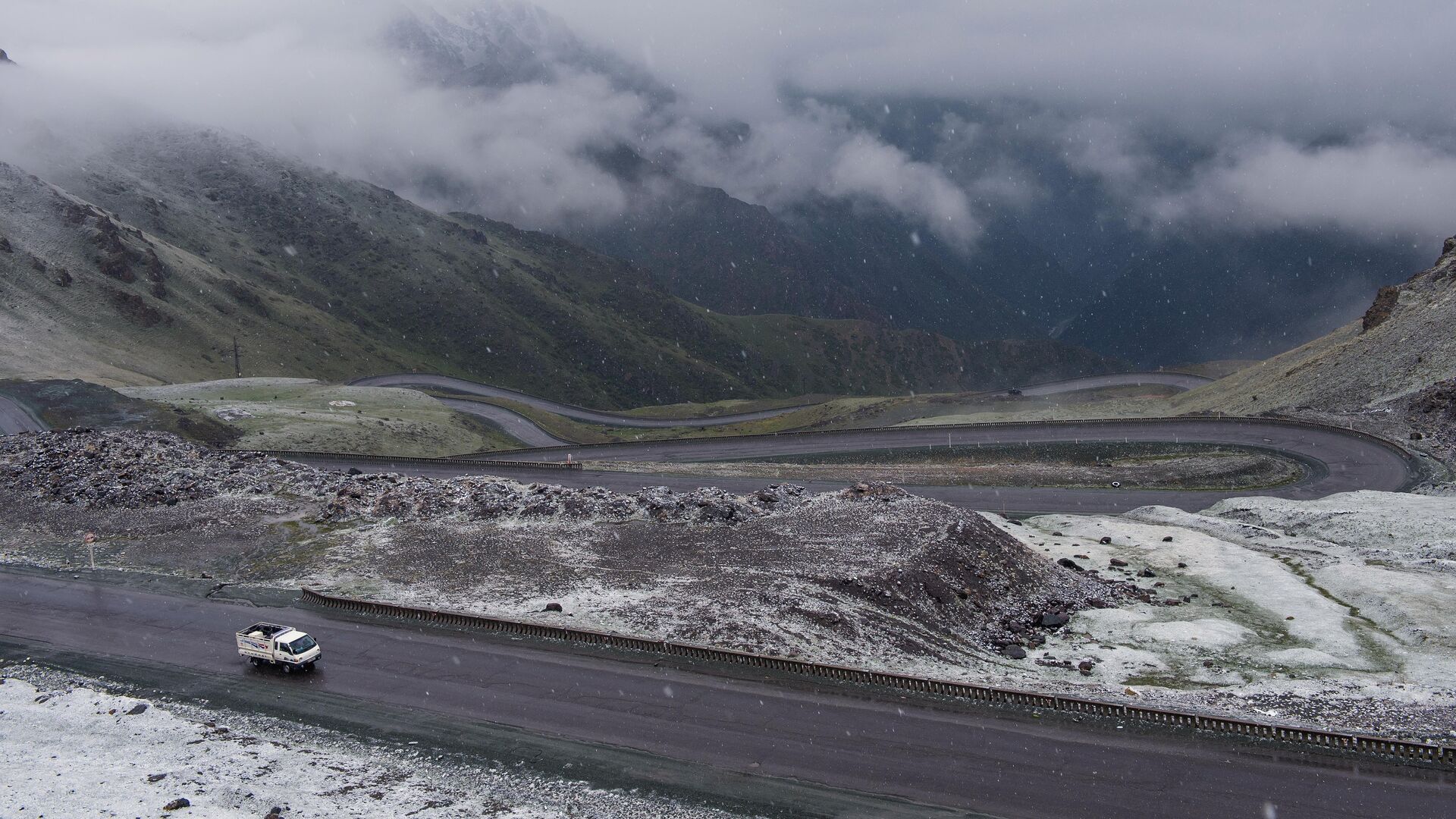 Ашуулардагы абал: Төө-Ашууда оор жүк ташуучу унааларга убактылуу чектөө киргизилди