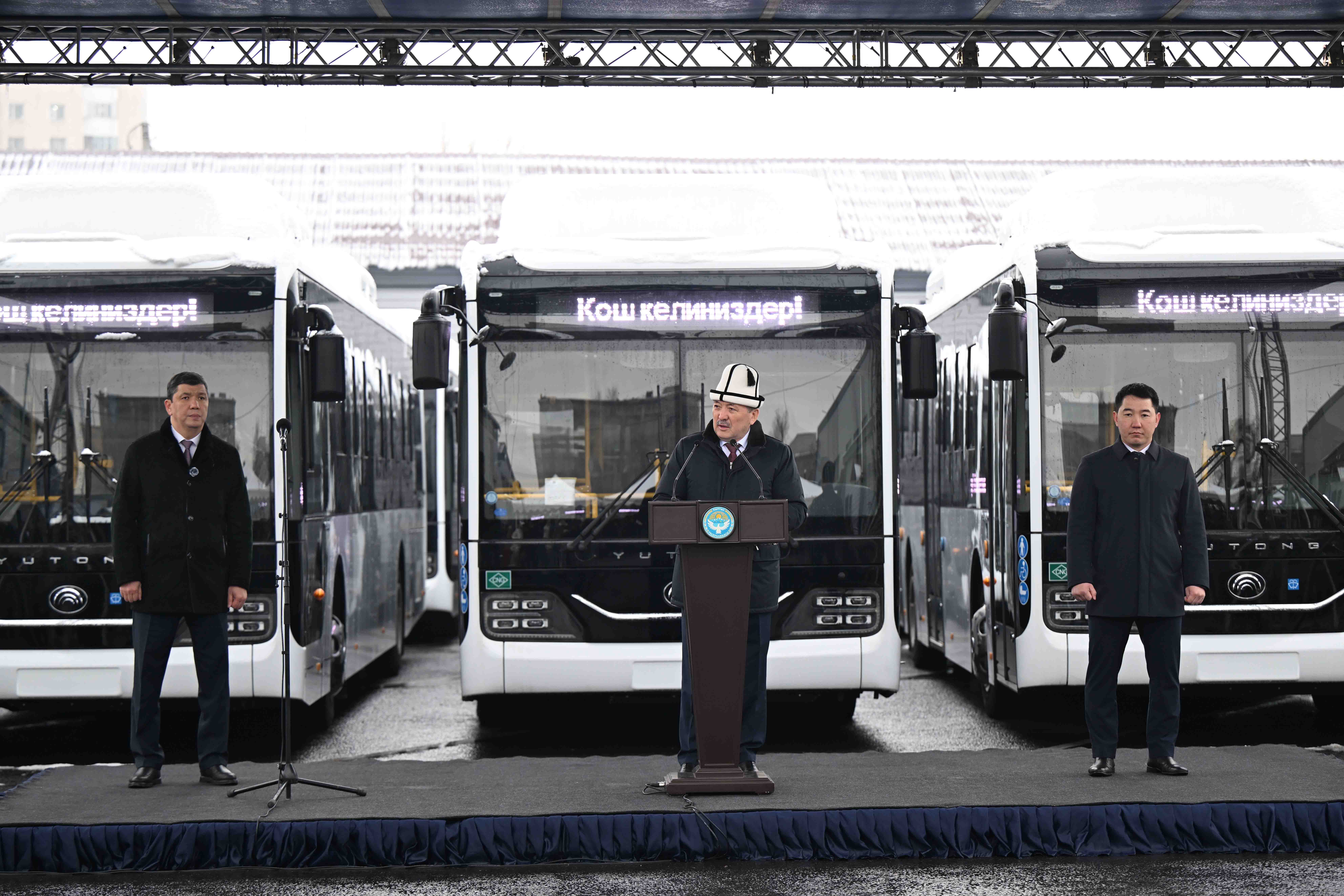 Бишкек мэриясына 95 жаңы автобустун жана 42 даана атайын техника тапшырылды