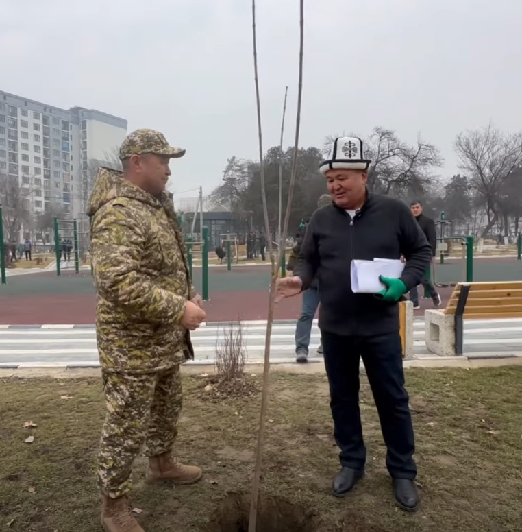 Ош: Барпы Алыкулов сейил багы жашылдандырылды