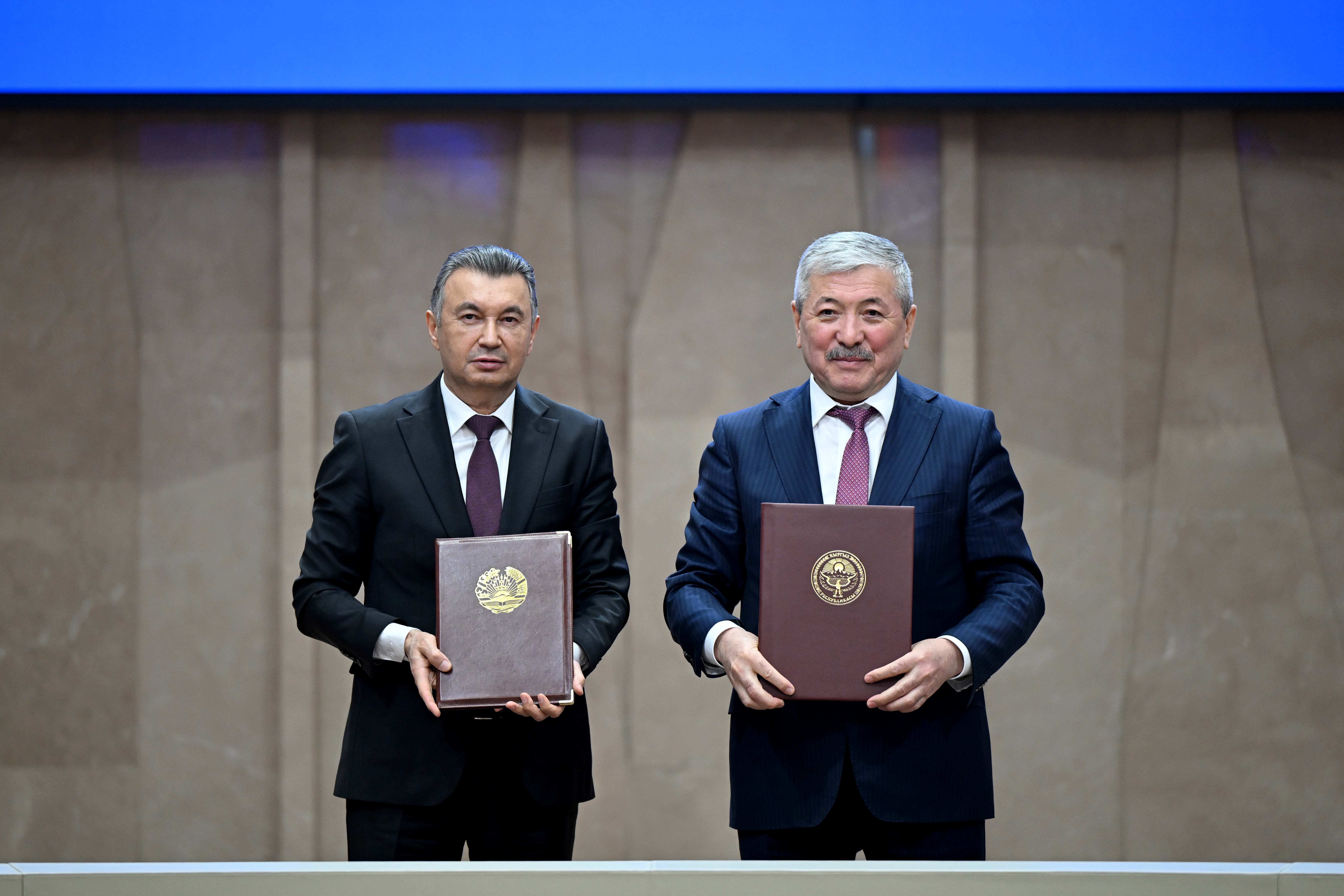 Кыргыз-тажик өкмөттөр аралык кеңешинин биринчи отуруму болуп өттү