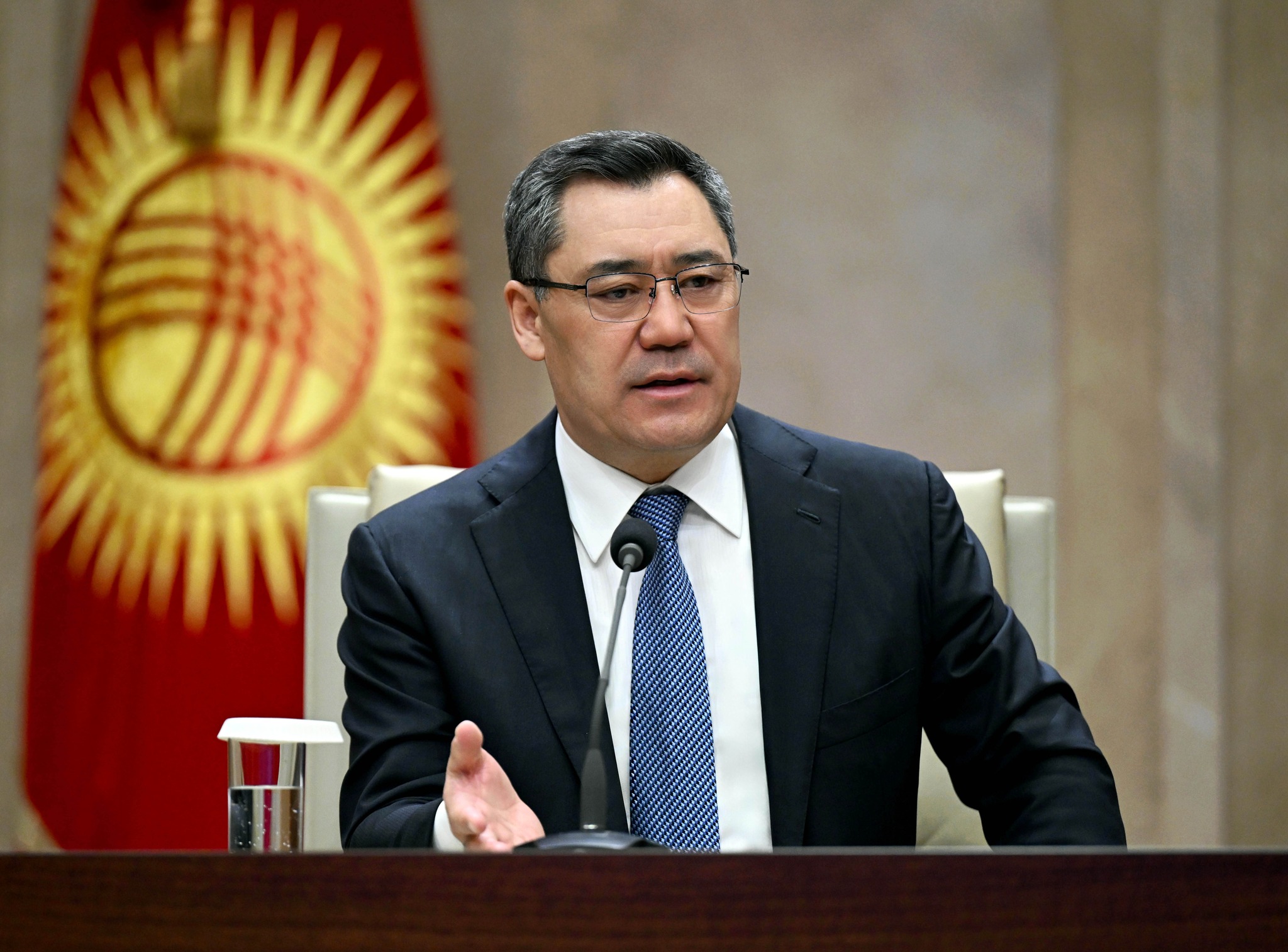 Садыр Жапаров баңгизаттарды мыйзамсыз жүгүртүүгө байланыштуу укук коргоо органдары тарабынан кармалган адамдардын жакындарын кабыл алды