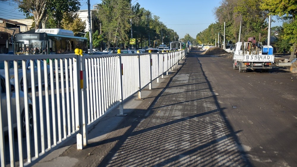 Дэн-Сяопин проспектисинин түштүк тарабы оңдоо иштерине жабылат