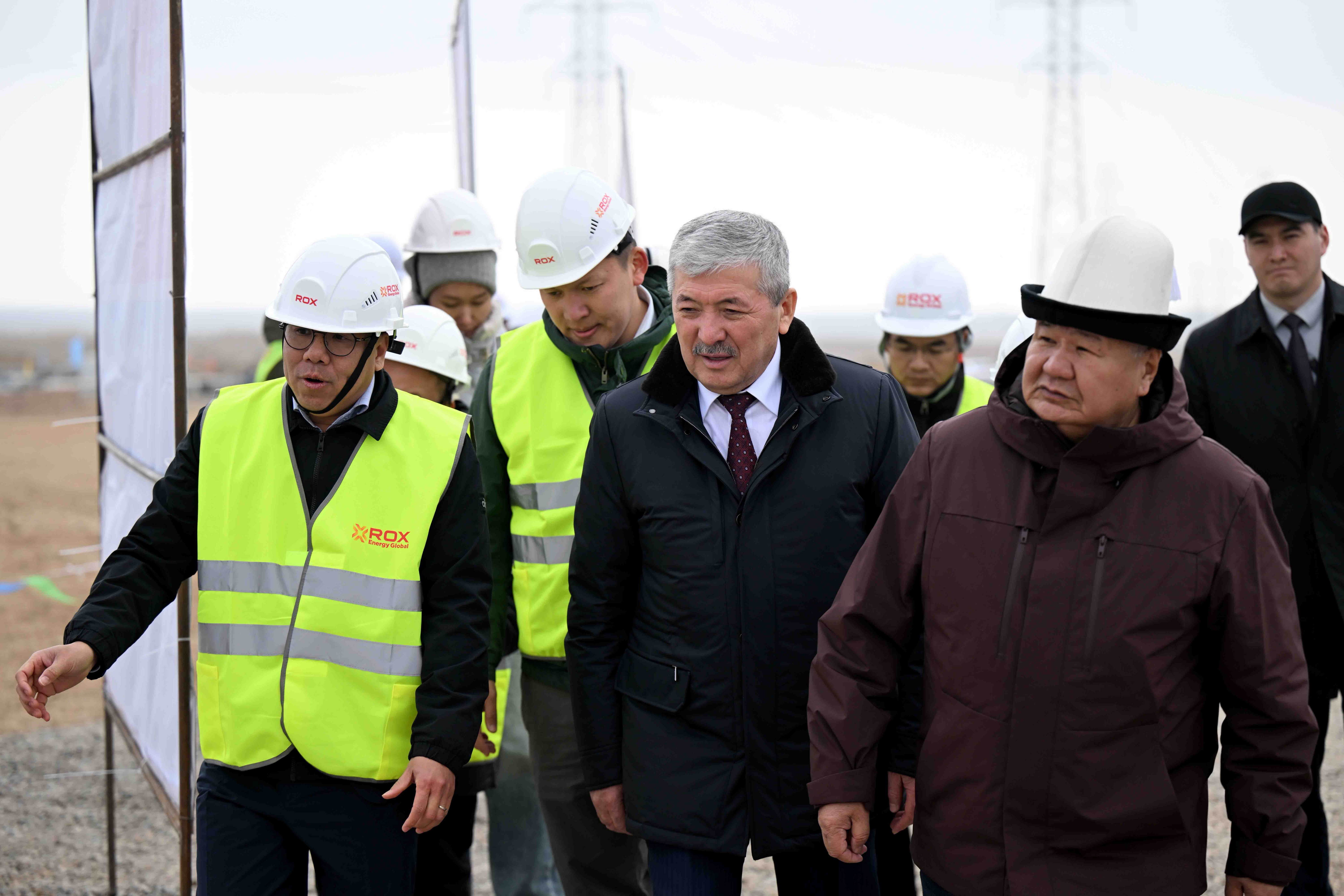 Адылбек Касымалиев Ысык-Көлдөгү күн энергетикасынын масштабдуу долбоорлорунун ишке ашырылышы менен таанышты