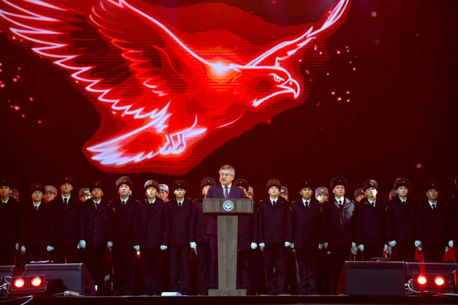 Бишкекте Ата Мекенди коргоо күнүнө карата майрамдык концерт өттү