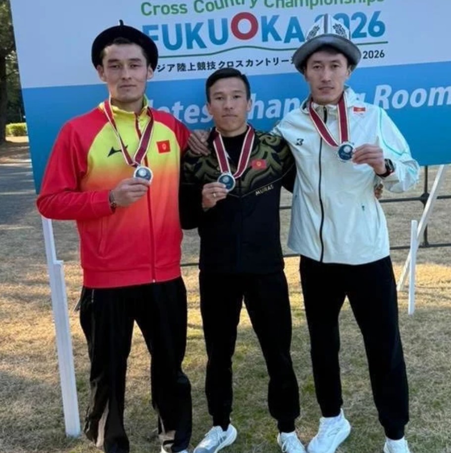 Кросс боюнча Улуттук курама команда күмүш медаль жеңди