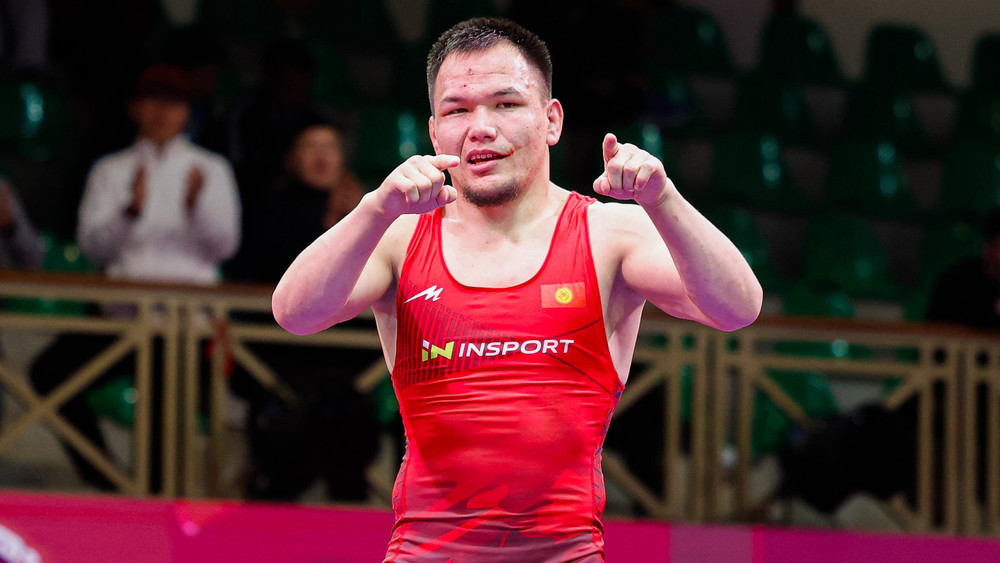 Орозобек Токтомамбетов күмүш медаль утту