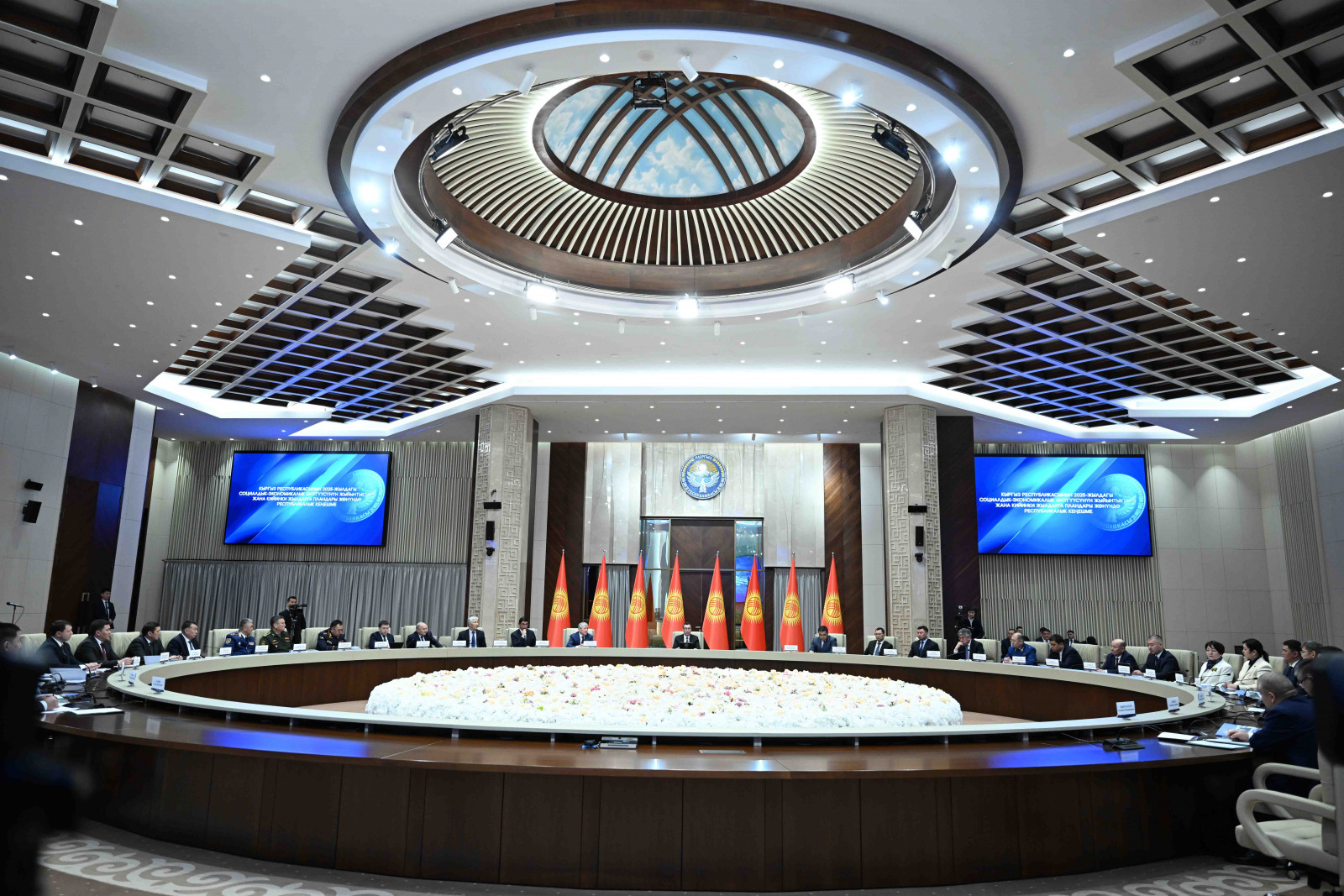 Адылбек Касымалиев: 2025-жылы Кыргызстан тарыхый секирик жасады – бюджет 1,1 триллион сомдон ашты