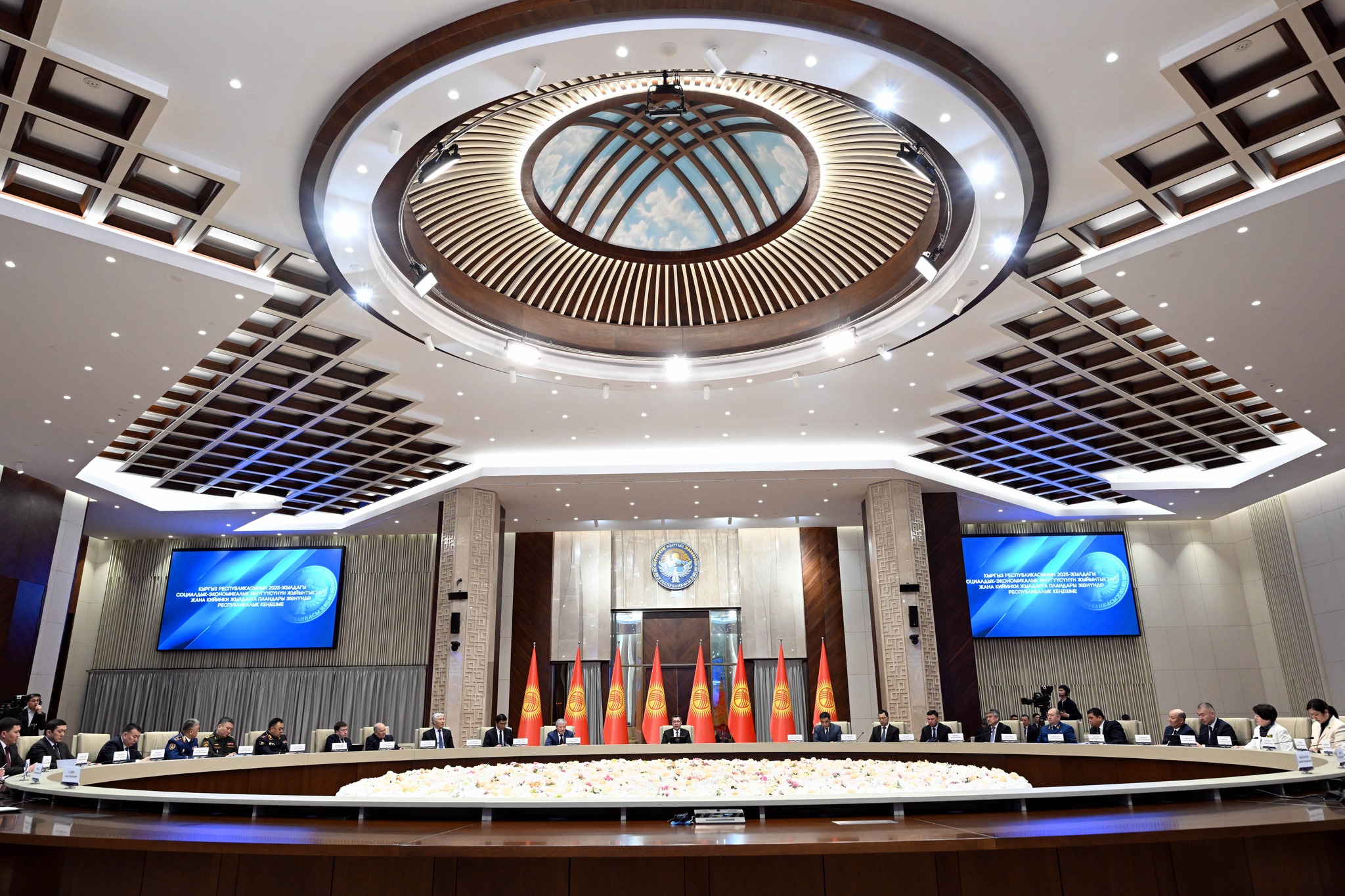 Садыр Жапаровдун төрагалыгы алдында өлкөнүн 2025-жылдагы жыйынтыгы жана келечек пландар жөнүндө республикалык кеңешме өттү