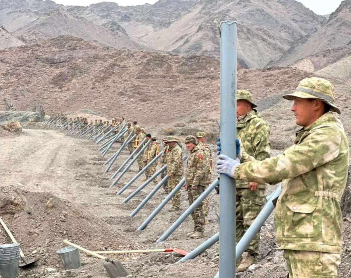 Баткенде чек араны тосуу иштери кайра башталды