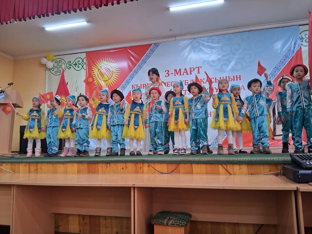 Нарында мамлекеттик туу жана Ак калпак күнү белгиленди