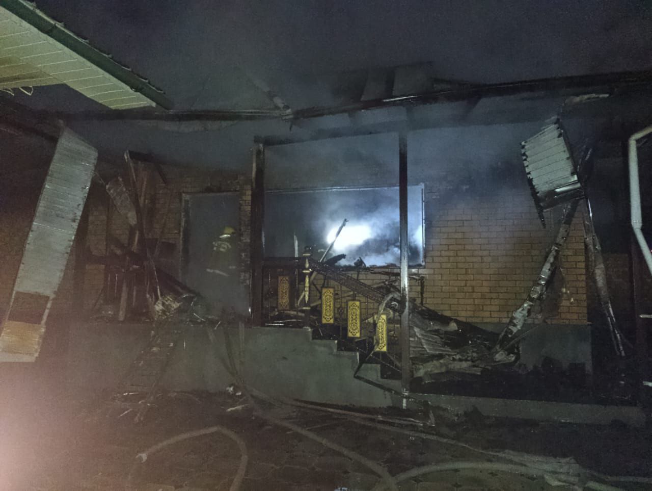 Өзгөн районунда турак үйдөн өрт чыгып, 4 жаш бала каза болду